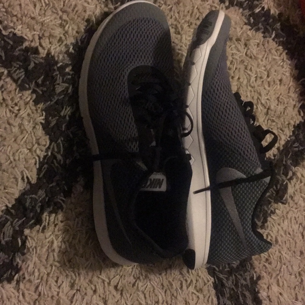 Brand New Nike Flex Experience Run tennis shoe